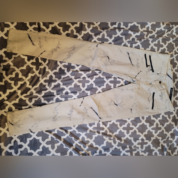 RARE! Black Orchid White Printed Billie Zipper Jeans - Picture 3 of 11